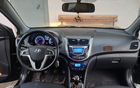 Hyundai Solaris II рестайлинг, 2012 год, 553 000 рублей, 6 фотография