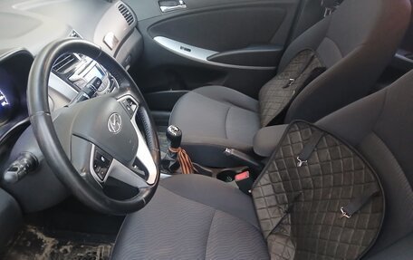 Hyundai Solaris II рестайлинг, 2012 год, 553 000 рублей, 1 фотография