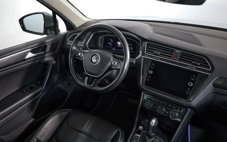 Volkswagen Tiguan II, 2019 год, 2 599 000 рублей, 8 фотография