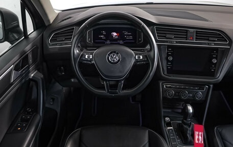 Volkswagen Tiguan II, 2019 год, 2 599 000 рублей, 10 фотография
