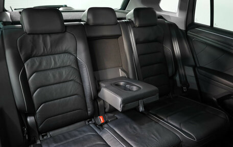 Volkswagen Tiguan II, 2019 год, 2 599 000 рублей, 26 фотография