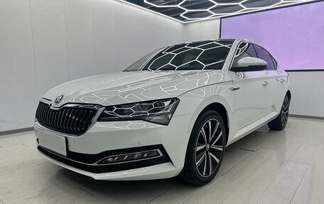 Skoda Superb III рестайлинг, 2022 год, 1 879 000 рублей, 1 фотография