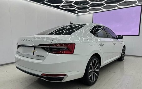 Skoda Superb III рестайлинг, 2022 год, 1 879 000 рублей, 2 фотография