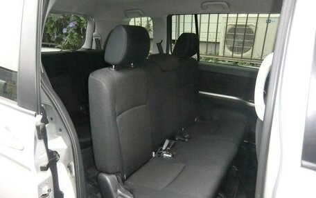 Toyota ISis I, 2011 год, 994 000 рублей, 11 фотография