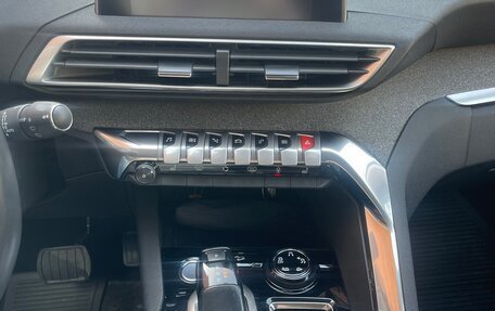 Peugeot 3008 II, 2017 год, 1 900 000 рублей, 16 фотография