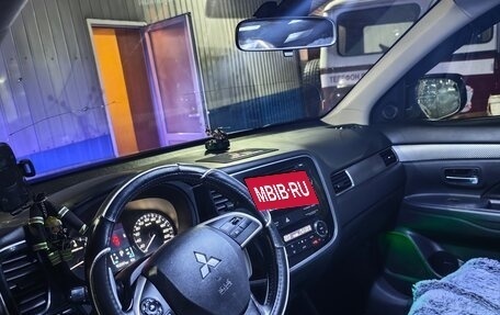 Mitsubishi Outlander III рестайлинг 3, 2012 год, 1 300 000 рублей, 14 фотография