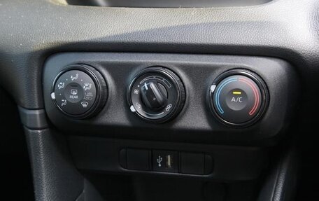 Toyota Yaris, 2023 год, 925 586 рублей, 14 фотография