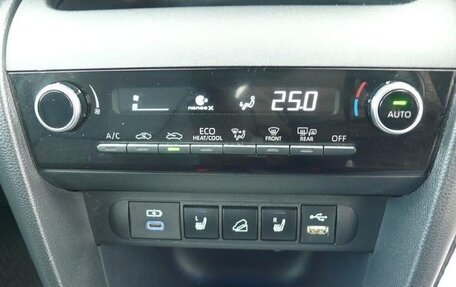 Toyota Yaris Cross, 2022 год, 1 492 000 рублей, 15 фотография