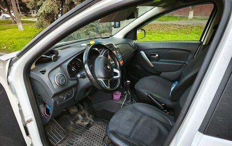 Renault Logan II, 2021 год, 900 000 рублей, 4 фотография