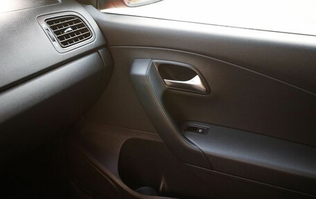 Volkswagen Polo VI (EU Market), 2011 год, 675 000 рублей, 14 фотография