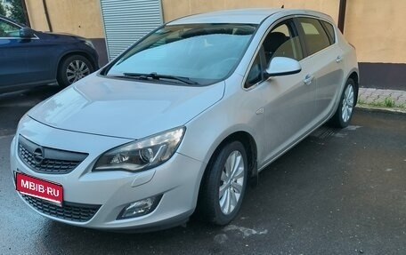 Opel Astra J, 2012 год, 800 000 рублей, 1 фотография