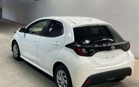 Toyota Yaris, 2021 год, 850 000 рублей, 4 фотография