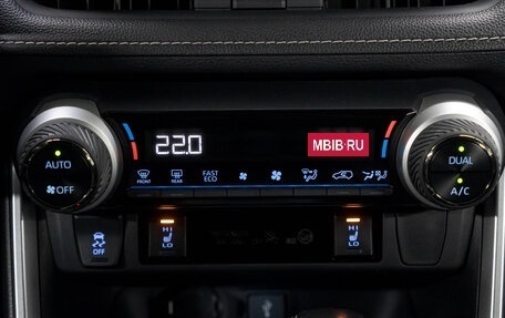 Toyota RAV4, 2021 год, 4 200 000 рублей, 24 фотография