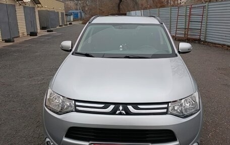 Mitsubishi Outlander III рестайлинг 3, 2013 год, 1 650 000 рублей, 1 фотография