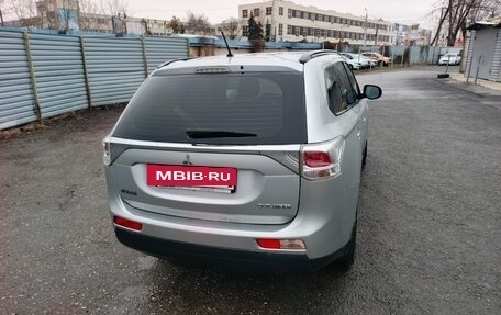 Mitsubishi Outlander III рестайлинг 3, 2013 год, 1 650 000 рублей, 3 фотография