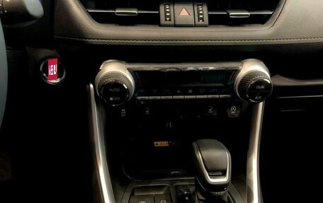 Toyota RAV4, 2025 год, 4 450 000 рублей, 14 фотография