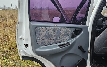 Chevrolet Niva I рестайлинг, 2003 год, 300 000 рублей, 9 фотография