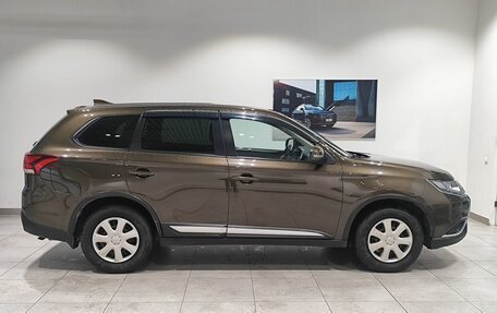 Mitsubishi Outlander III рестайлинг 3, 2021 год, 2 329 000 рублей, 4 фотография