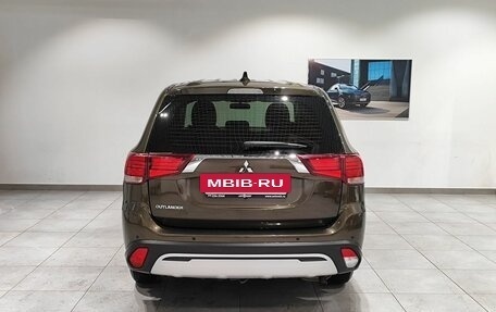 Mitsubishi Outlander III рестайлинг 3, 2021 год, 2 329 000 рублей, 6 фотография