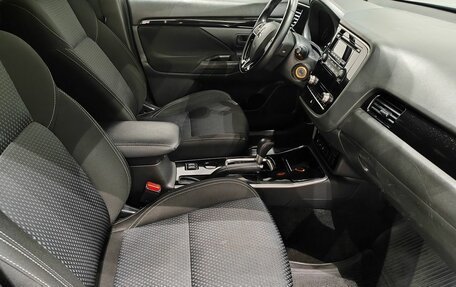 Mitsubishi Outlander III рестайлинг 3, 2021 год, 2 329 000 рублей, 9 фотография