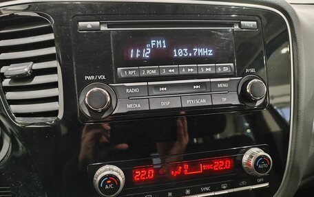 Mitsubishi Outlander III рестайлинг 3, 2021 год, 2 329 000 рублей, 14 фотография