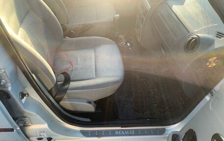 Renault Logan I, 2005 год, 300 000 рублей, 3 фотография