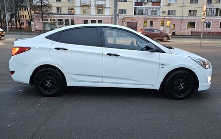 Hyundai Solaris II рестайлинг, 2015 год, 1 225 000 рублей, 4 фотография