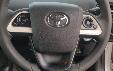 Toyota Prius IV XW50, 2018 год, 1 950 000 рублей, 3 фотография