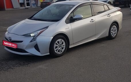 Toyota Prius IV XW50, 2018 год, 1 950 000 рублей, 2 фотография
