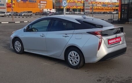 Toyota Prius IV XW50, 2018 год, 1 950 000 рублей, 6 фотография
