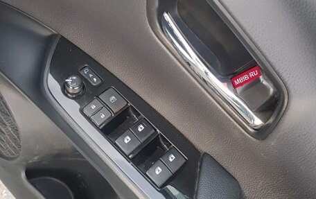 Toyota Prius IV XW50, 2018 год, 1 950 000 рублей, 11 фотография