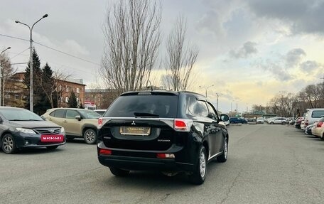 Mitsubishi Outlander III рестайлинг 3, 2013 год, 1 399 000 рублей, 6 фотография