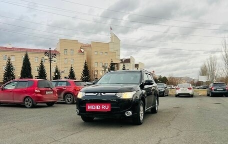 Mitsubishi Outlander III рестайлинг 3, 2013 год, 1 399 000 рублей, 2 фотография