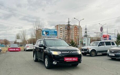 Mitsubishi Outlander III рестайлинг 3, 2013 год, 1 399 000 рублей, 4 фотография