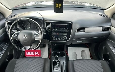 Mitsubishi Outlander III рестайлинг 3, 2013 год, 1 399 000 рублей, 15 фотография