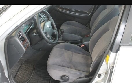 Toyota Avensis III рестайлинг, 2001 год, 545 000 рублей, 10 фотография