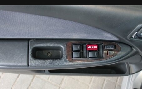 Toyota Avensis III рестайлинг, 2001 год, 545 000 рублей, 12 фотография