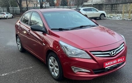 Hyundai Solaris II рестайлинг, 2015 год, 915 000 рублей, 2 фотография
