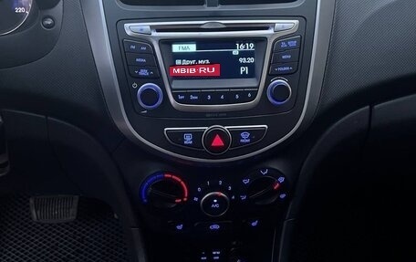 Hyundai Solaris II рестайлинг, 2015 год, 915 000 рублей, 9 фотография