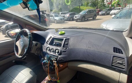 Mitsubishi Grandis, 2004 год, 665 000 рублей, 13 фотография