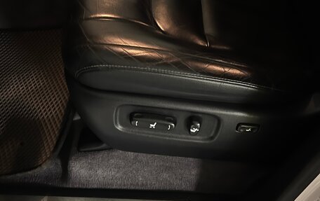 Toyota Land Cruiser 200, 2011 год, 3 550 000 рублей, 20 фотография