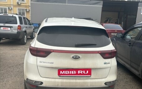 KIA Sportage IV рестайлинг, 2020 год, 2 390 000 рублей, 3 фотография