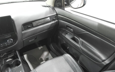 Mitsubishi Outlander III рестайлинг 3, 2015 год, 1 869 000 рублей, 11 фотография