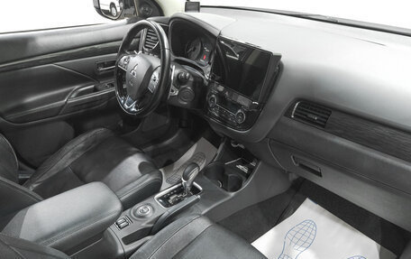 Mitsubishi Outlander III рестайлинг 3, 2015 год, 1 869 000 рублей, 9 фотография