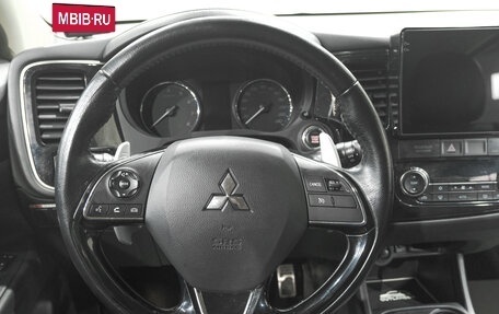 Mitsubishi Outlander III рестайлинг 3, 2015 год, 1 869 000 рублей, 13 фотография