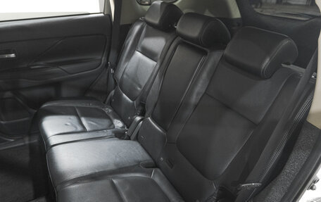 Mitsubishi Outlander III рестайлинг 3, 2015 год, 1 869 000 рублей, 26 фотография