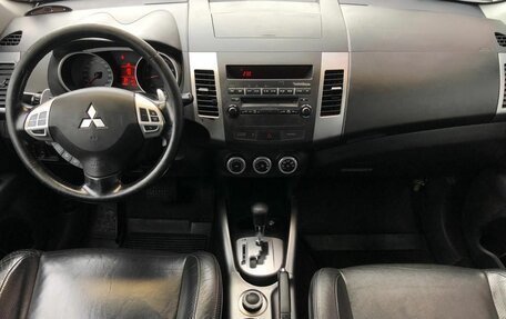 Mitsubishi Outlander III рестайлинг 3, 2008 год, 863 000 рублей, 14 фотография