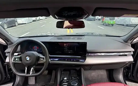 BMW 5 серия, 2025 год, 7 942 000 рублей, 11 фотография