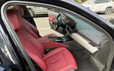 BMW 5 серия, 2025 год, 7 942 000 рублей, 15 фотография