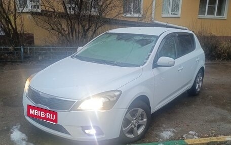 KIA cee'd I рестайлинг, 2011 год, 800 000 рублей, 2 фотография
